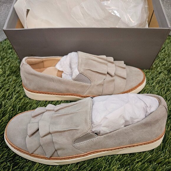Vionic Women’s Mahalo Slip-On Sneakers – Light Grey Suede – Size 5M – NIB 👟✨ - Picture 1 of 6